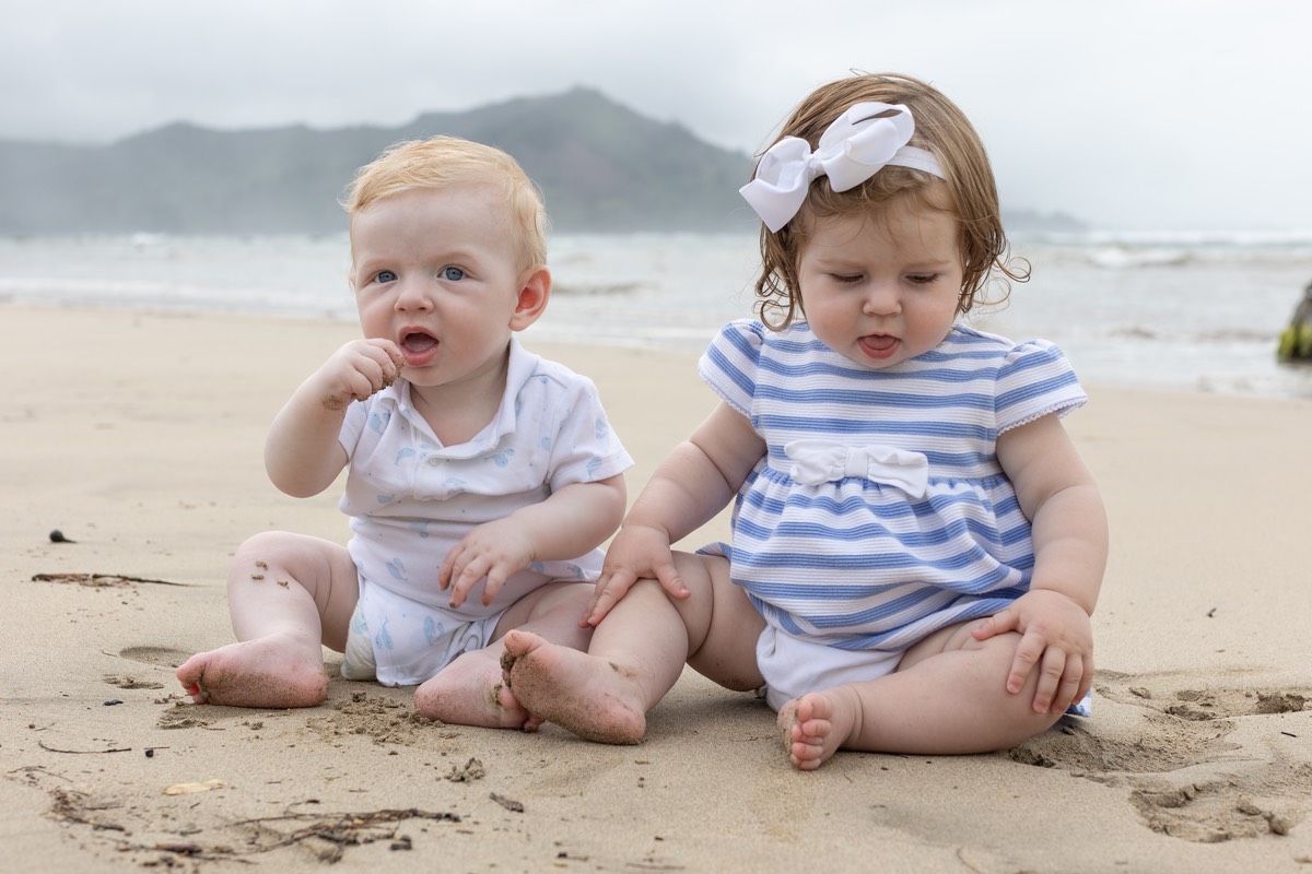  0J9A6258 toddlers on a Kauai  beach